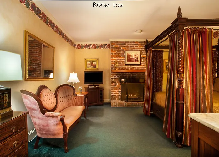 Top Haunted Hotels in Savannah for Paranormal Thrill